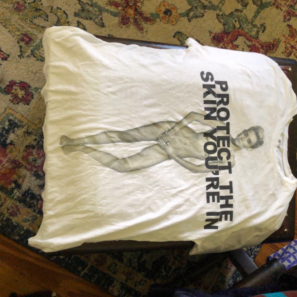 Marc Jacobs “ protect the skin you’re in” t shirt Miley Cyrus - Picture 3 of 6